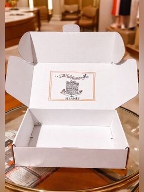 Hermes White and Orange Logo Gift Box